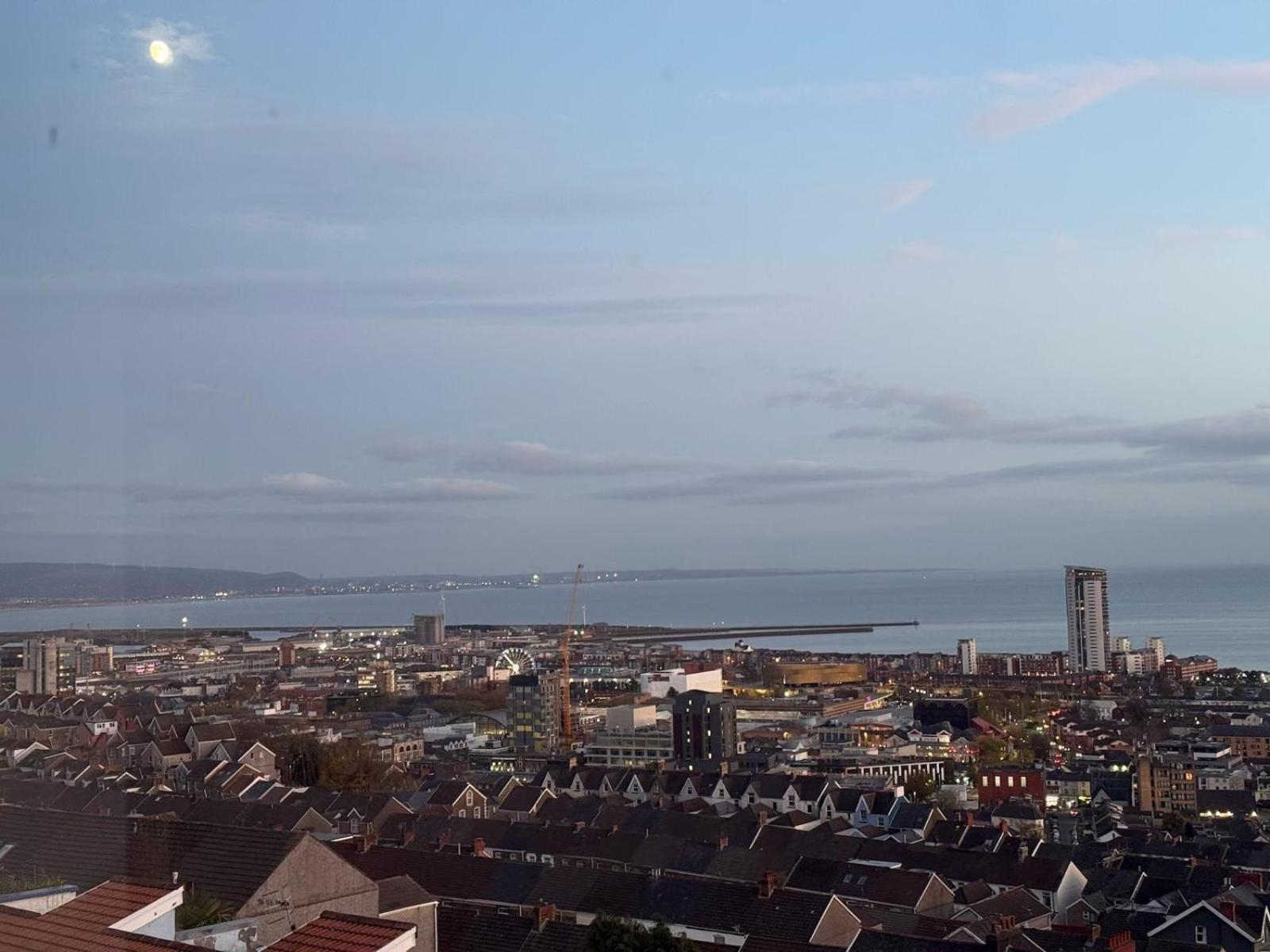 Apartment Luxury 2 Bedroom With Sea Garden View Swansea